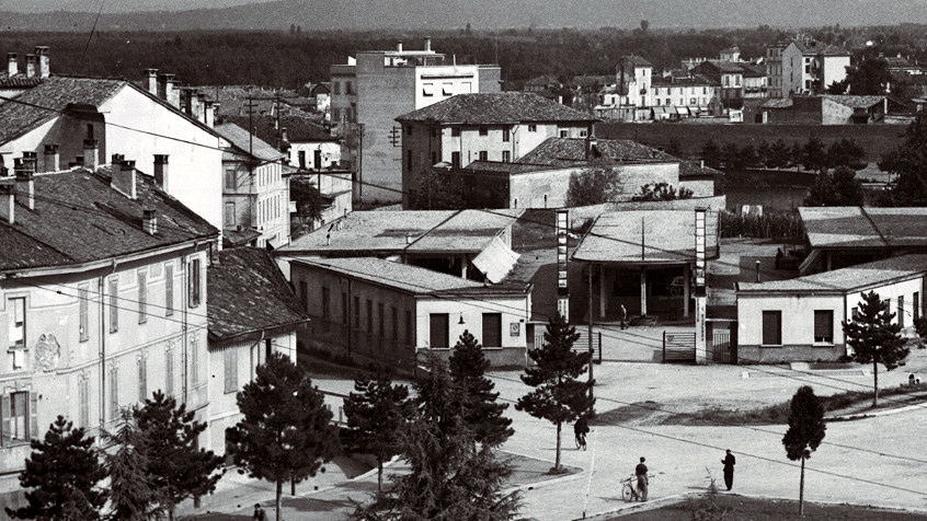 Pavia, viale Libertà (già dell'Impero), ripreso da nord con l'ingresso di viale Oberdan, 1945 circa. (CHL A_25_13_1)