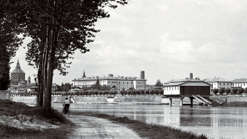 Veduta di Pavia dalla riva destra del Ticino, a valle del fiume. (CHL A_25_13_6)