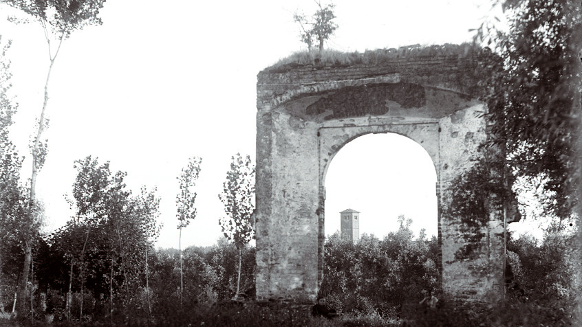 Portale d'ingresso dell'antica cascina Colombarone Malspina. (CHL A_25_2_1)