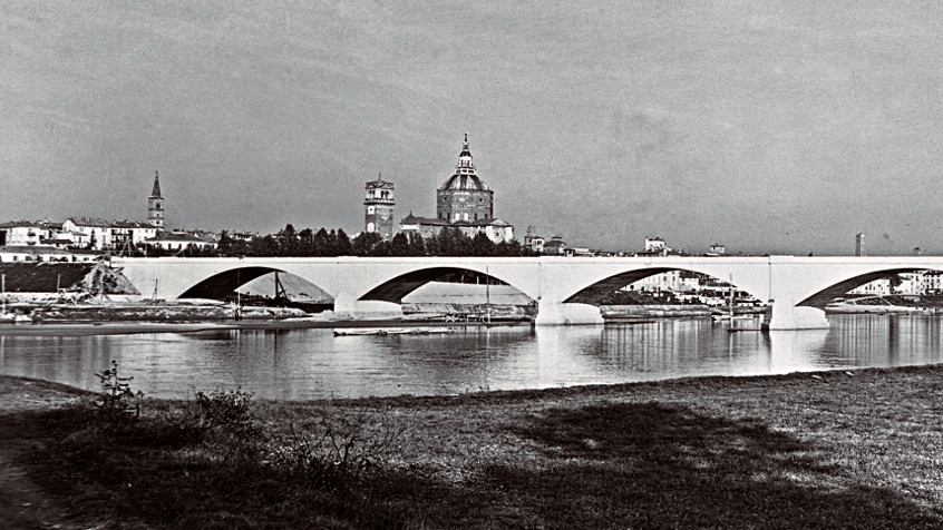 Pavia, il Ponte dell'Impero ultimato, ripreso da sud-ovest. (CHL A_25_2_4)