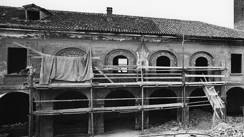 Palazzo centrale, ex caserma Menabrea, ora collegio Plinio Fraccaro, 1962 (CHL A_31_8_002)