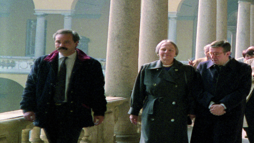 Palazzo centrale, cortile delle Statue, loggiato, Nilde Iotti, 20 marrzo 1992  (CHL A_34_2_001)