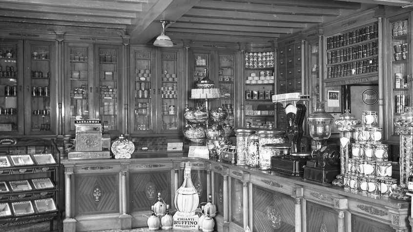 Pavia, corso Cavour angolo via Bussolaro, interno drogheria fratelli Antonioli, 1935 ca. (CHL A_36_12_002)