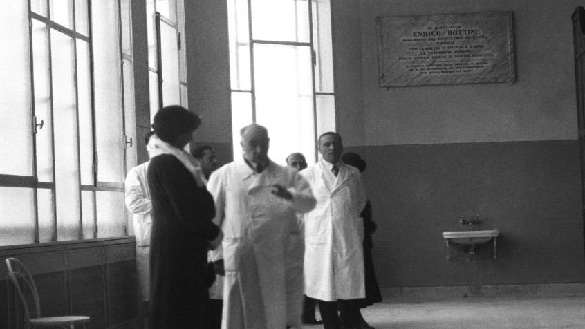 Policlinico San Matteo, aula al primo piano della clinica chirurgica, visita della Regina Elena, ottobre 1922 (CHL A_3_18_003)