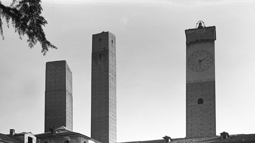 Palazzo centrale, ex caserma Menabrea, cortile interno (ora Teresiano), 1954 (CHL A_41_35_001)