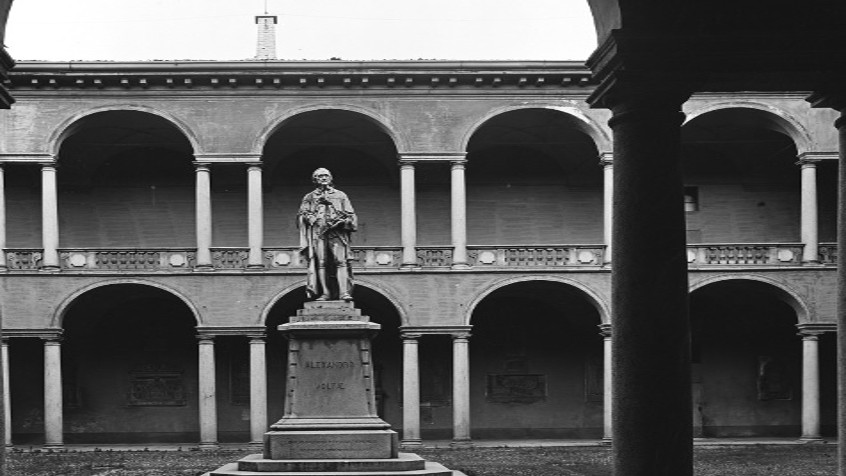 Palazzo centrale, cortile di Volta (o portico legale), ante 1951 (CHL A_42_26_002)
