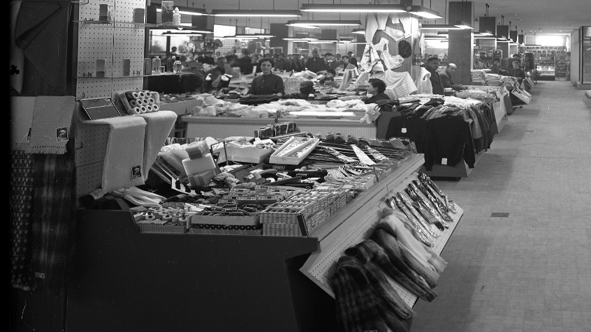 Pavia, piazza Grande ora della Vittoria, veduta mercato ipogeo, 1961 (CHL A_51_31_002)