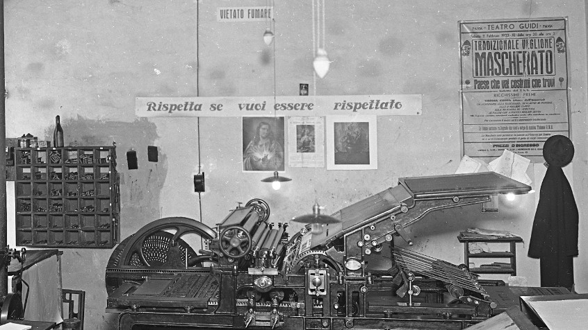 Pavia, piazza XXVIII Ottobre ora piazza della Posta, interno antica tipografia A. Ponzio, 1919 (CHL B_77_3_004)