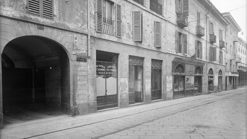 Pavia, corso Cavour 16, lato sud, sequenza di botteghe, fine anni 30 (CHL C_27_39_001)