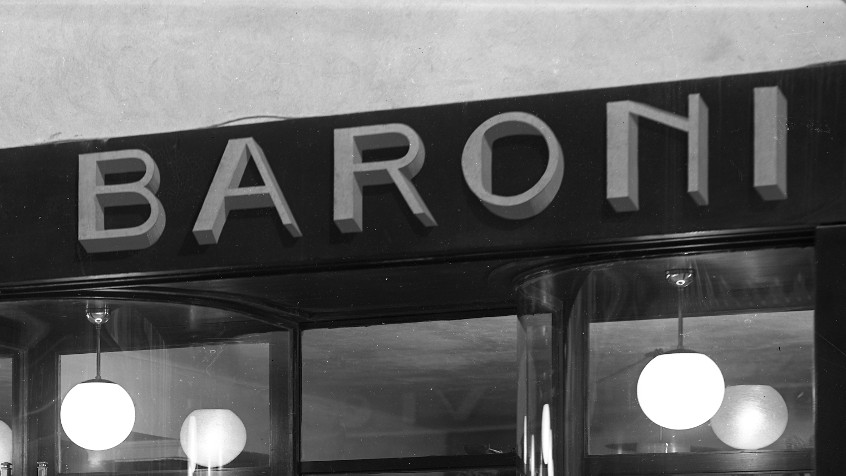 Pavia, corso Vittorio Emanuele 44 ora corso Strada Nuova, negozio di casalinghi Francesco Baroni, 1952 (CHL C_27_5_001)