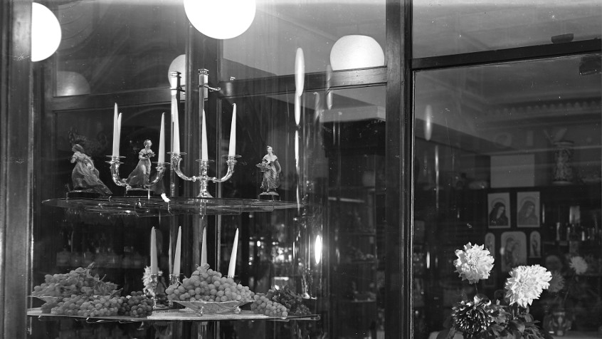 Pavia, corso Vittorio Emanuele 44 ora corso Strada Nuova, negozio di casalinghi Francesco Baroni, 1952 (CHL C_27_5_002)