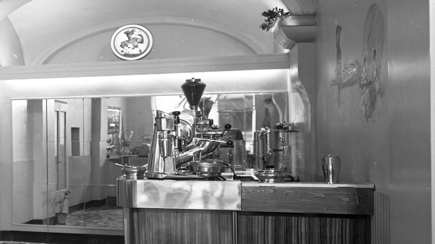 Pavia, corso Cavour 14 b, interno del bar Haiti, 1950 (CHL C_27_6_004)