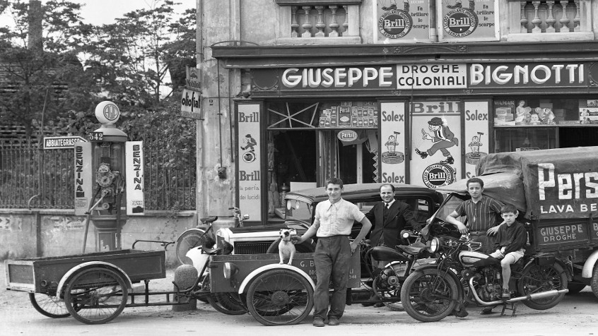 Pavia, via Luigi Bricchetti Robecchi 1, negozio di droghe e coloniali Giuseppe Bignotti, 1926-36 (CHL C_34_16_001)