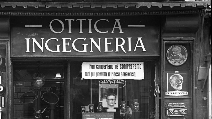 Pavia, corso Vittorio Emanuele 98 ora corso Strada Nuova, negozio di fotografia di Chiolini e Turconi, 1935 ca. (CHL C_34_2_001)