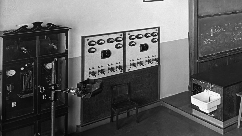 Istituti scientifici, ora via Bassi, nuovo Istituto di Fisica, aula per la didattica, post 1936 (CHL E_15_2_001)