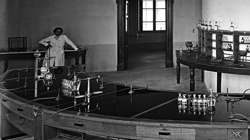 Palazzo Botta Adorno, istituto di Farmacologia, aula a emiciclo, laboratorio, piano terra, anni trenta (CHL E_21_11_002)