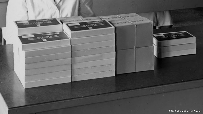 Pavia, laboratorio farmaceutico dott. Cipelli, 1950: operaie al lavoro. (CHL E_21_9_05)