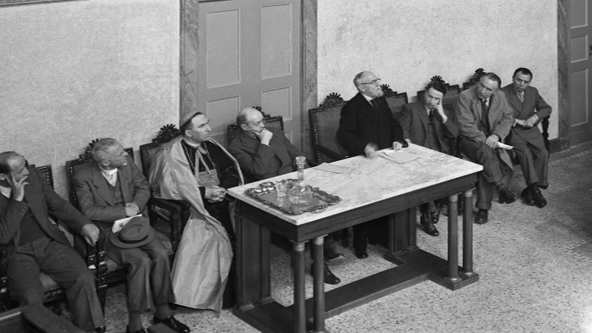 Palazzo centrale, aula Volta, IV convegno sindacale e culturale dei farmacisti dell'alta Italia, 17-18 maggio 1947 (CHL E_24_5_001)