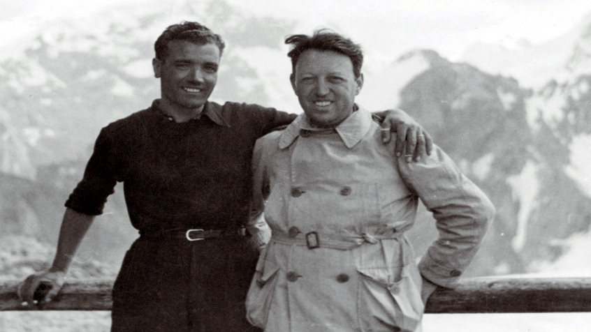Guglielmo Chiolini (a destra) con l’amico Giuseppe Pirovano, detto 'Piro', al Passo dello Stelvio, anni Quaranta. (CHL E_7_33_001)