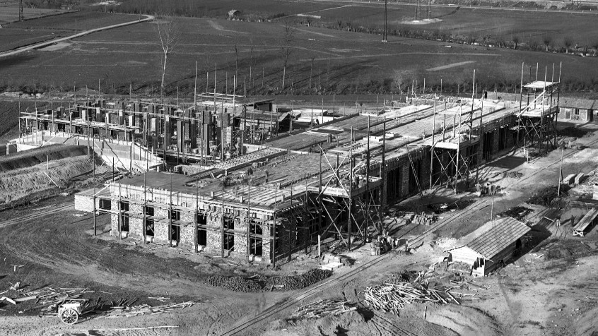 Pavia, il Policlinico San Matteo in costruzione al limite nord della città, 1932-1939. (CHL E_9_11_001)