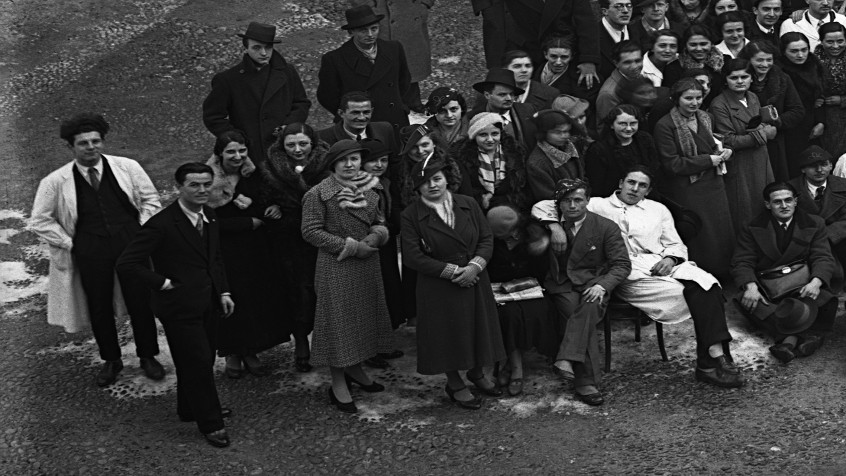 Orto Botanico, cortile interno, foto di gruppo, 1933 ca. (CHL L_68_11_001)