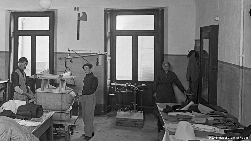 Voghera (PV), cappellificio G. Berti e Figli, 1936: reparto acquisti con modelli di cappelli. (CHL L_78_14_04)