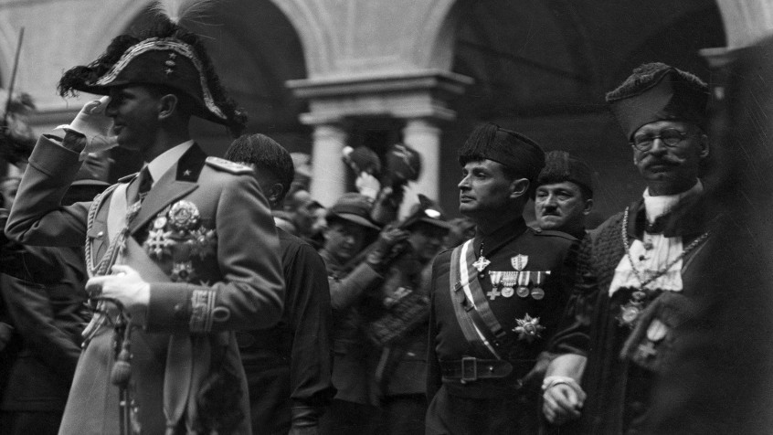 Palazzo centrale, portico mediceo, ora cortile dei Caduti, visita del principe Umberto di Savoia, 29 maggio 1936 (CHL L_78_9_003)