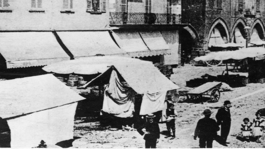 Pavia, piazza Grande ora della Vittoria, veduta da sud, ante 1913  (CHL MC_B_1618)