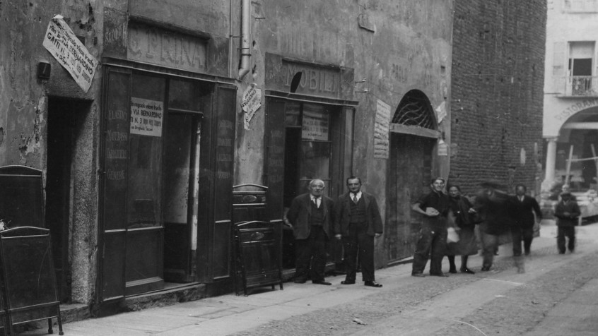 Pavia, via del Campanile ora via Omodeo, mobilificio Prina,1928-1930 (CHL MC_B_536)