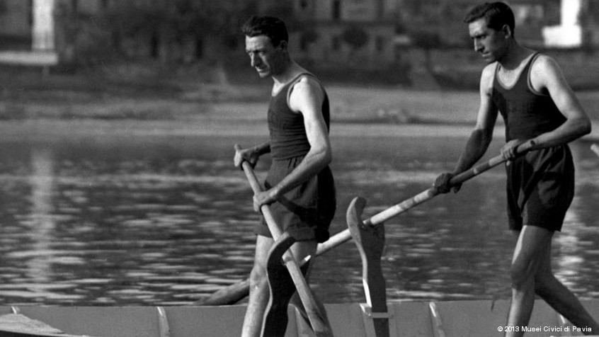 Pavia, Società Vittorio Necchi: rematori in barcè sul Ticino. (CHL M_29_18_01)