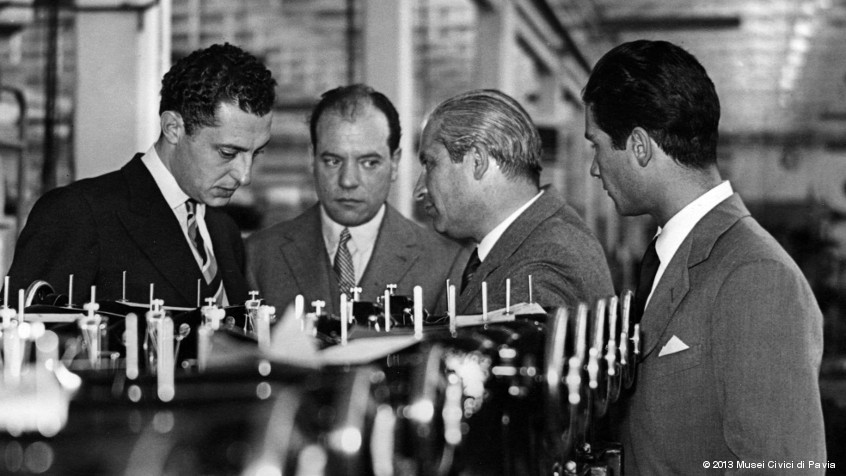 Pavia, Società Vittorio Necchi, maggio 1951: il Comm. Vittorio Necchi, alcuni dirigenti e Gianni Agnelli in visita all'interno della fabbrica. (CHL M_29_5_01)