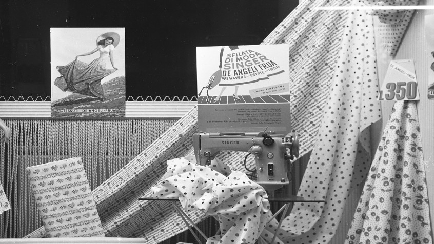 Pavia, vetrina di Giovanni Manzoli, 1958  (CHL M_3_17_001)
