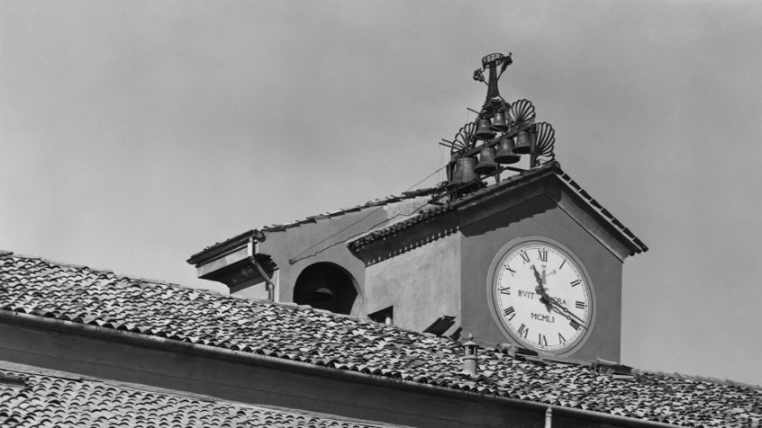 Palazzo centrale, torretta dell'orologio, in fregio al fronte su Strada Nuova, sopra l'ingresso principale, 1951 (CHL M_44_2_001)