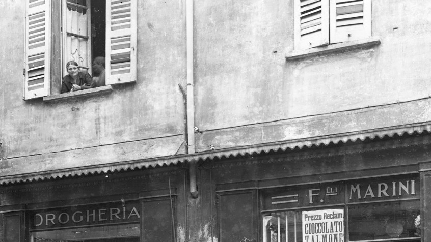 Pavia, via XX Settembre, drogheria fratelli Marini, 1937 (CHL M_47_41_001)