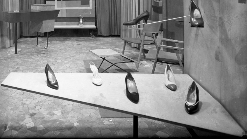 Pavia, corso Cavour 14 , negozio di calzature femminili Vogue, 1956 (CHL M_4_6_002)