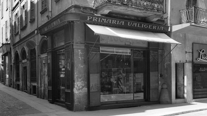 Pavia, corso Strada Nuova 80 angolo via della Zecca, valigeria Cesare Agosteo, 1962 (CHL M_52_8_001)