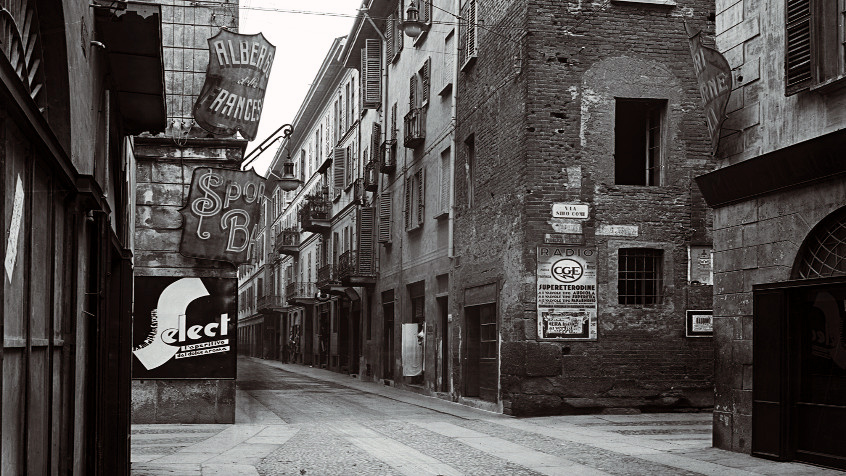 Pavia, Corso Garibaldi, angolo via Siro Comi. (CHL M_61_1_1)