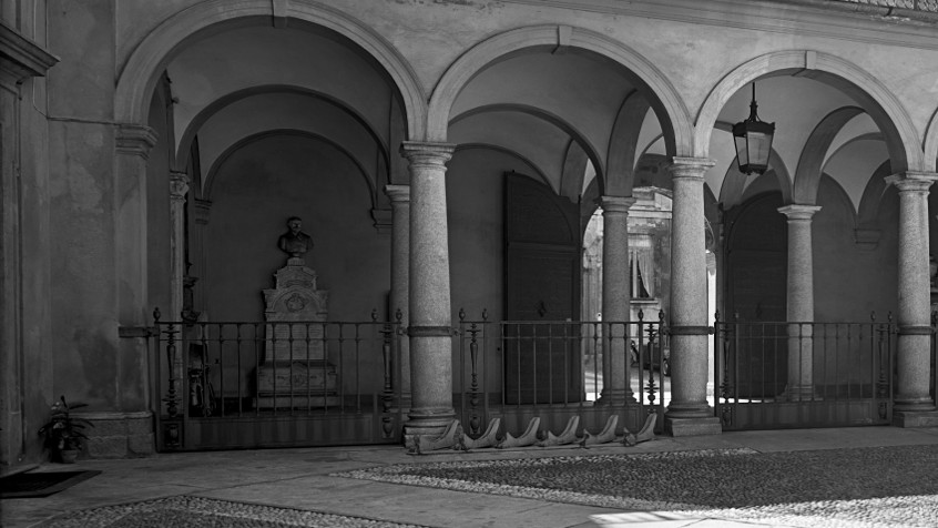 Palazzo del Maino, particolare dell'atrio, anni cinquanta (CHL M_71_8_001)
